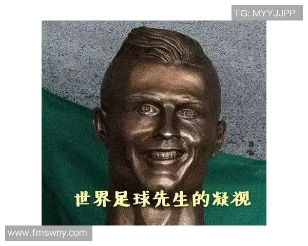 足球明星化身恐怖雕像惊吓球迷引发热议与讨论